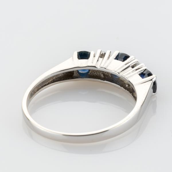 Ring aus 585er Weißgold mit Saphiren und Diamanten