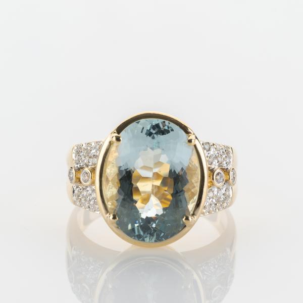 Ring aus 585er Gelbgold mit 7.70ct Aquamarin