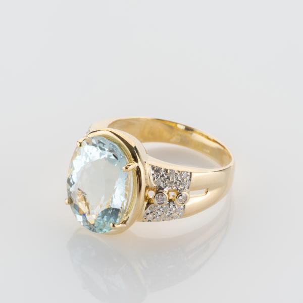 Ring aus 585er Gelbgold mit 7.70ct Aquamarin