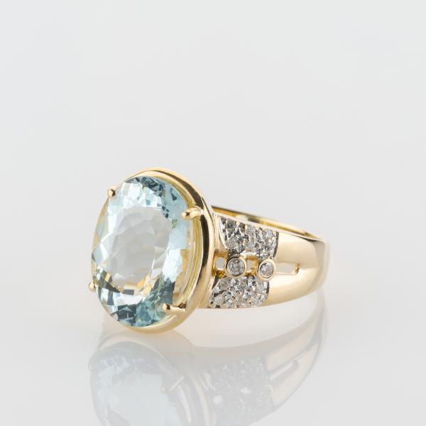 Ring aus 585er Gelbgold mit 7.70ct Aquamarin