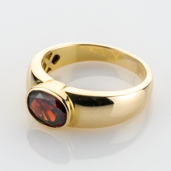 Ring aus 585er Gold mit Granat