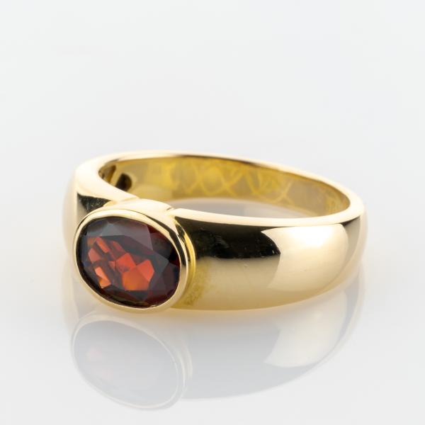 Ring aus 585er Gold mit Granat