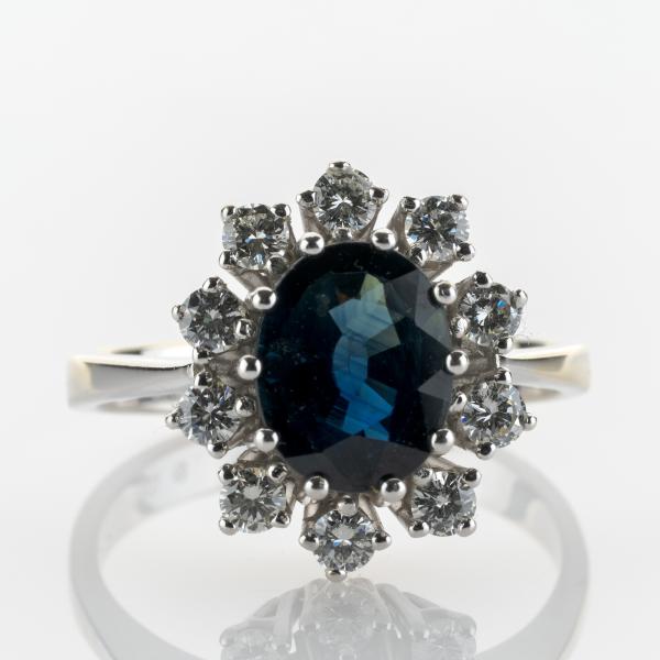 Vintage Ring aus 585er Weißgold mit 2.0ct Saphir und 0.40ct Brillanten