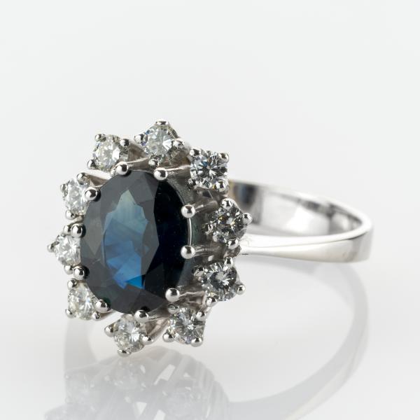 Vintage Ring aus 585er Weißgold mit 2.0ct Saphir und 0.40ct Brillanten