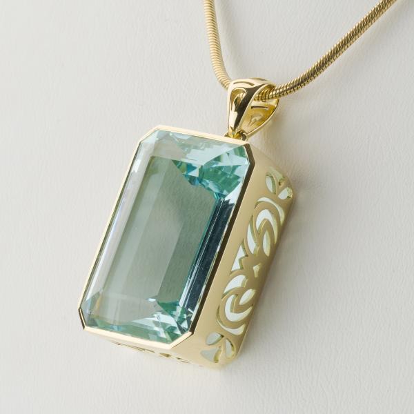 14k gold pendant with an 45.22ct aquamarine