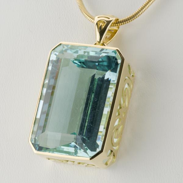 14k gold pendant with an 45.22ct aquamarine