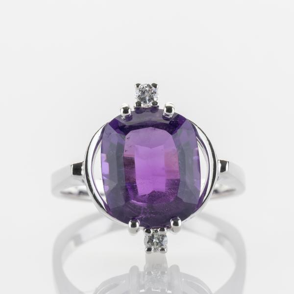 Ring aus 585er Weißgold mit 3.0ct Amethyst & 0.08ct Brillanten