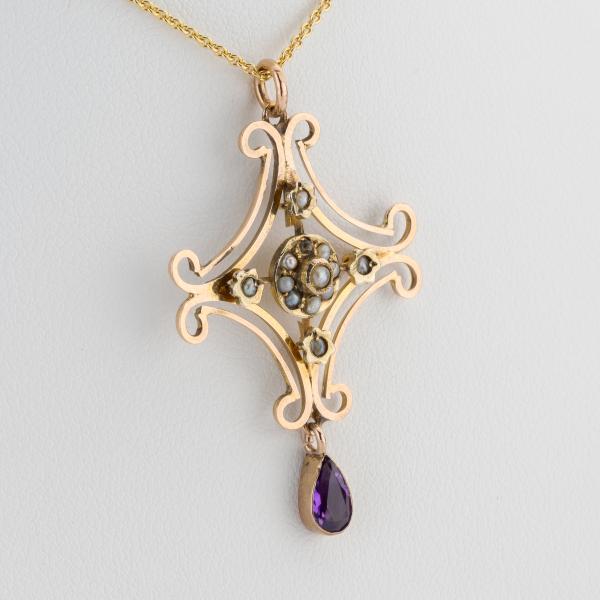Anhänger aus 9kt Rotgold mit Amethyst und Saatperlen