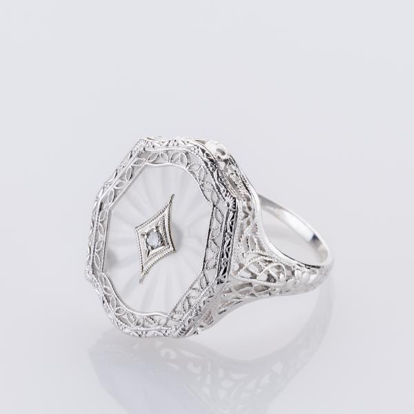 Ring aus 585er Weißgold mit Camphorglas und 0,02 ct Diamant