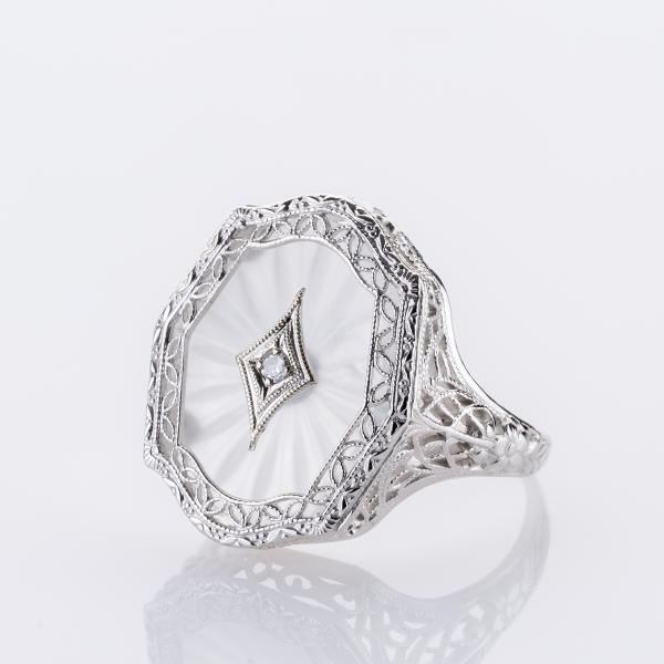 Ring aus 585er Weißgold mit Camphorglas und 0,02 ct Diamant