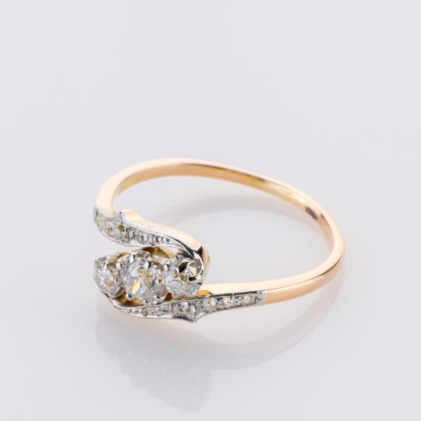 Ring aus 585 Mehrfarbgold mit 0,60 ct Brillanten