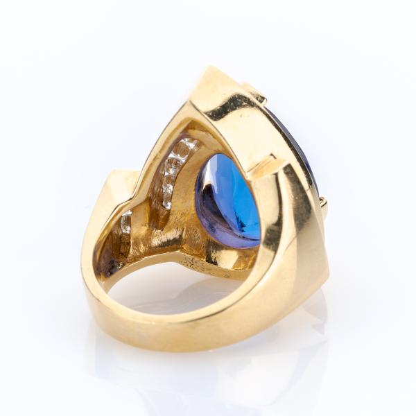 Ladies ring (14k gold) with a 10.50ct tanzanite and 1.20ct diamonds
