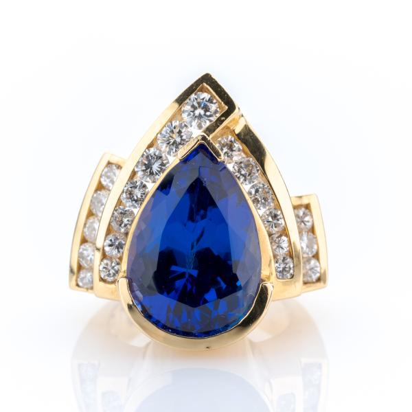 Ladies ring (14k gold) with a 10.50ct tanzanite and 1.20ct diamonds