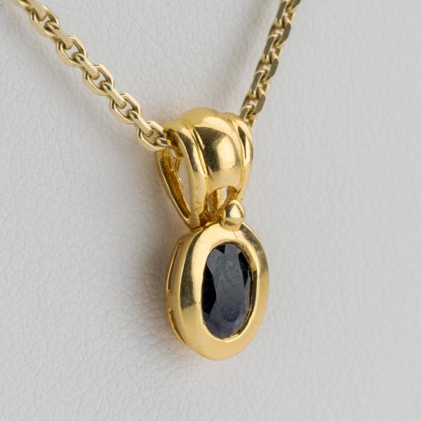 0.50 carat Sapphire Pendant in 18K Yellow Gold