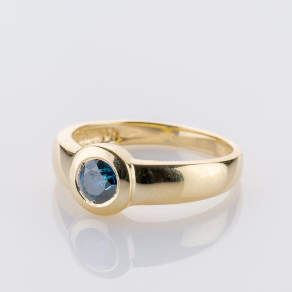 Ring aus 585 Gelbgold mit 0,50 ct Blauer Brillant