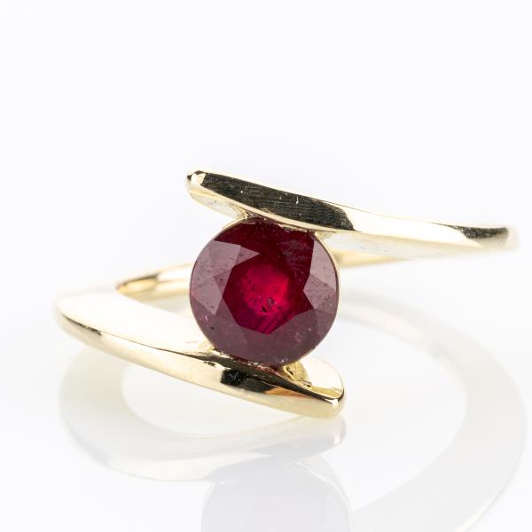 Damenring 585er Gold mit 2.56ct Rubin