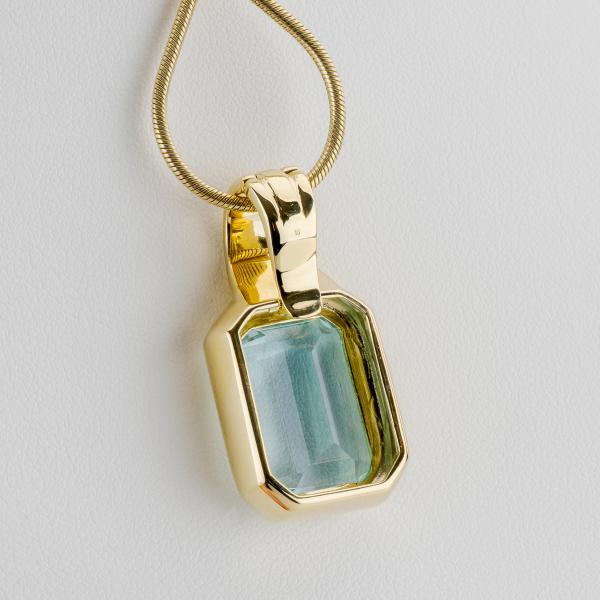 Aquamarine and 12.5 ct Aquamarine Pendant in 585 Yellow Gold