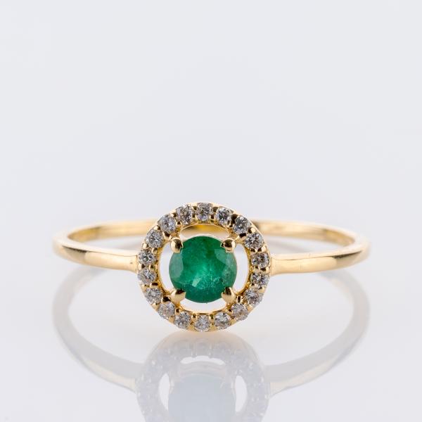 Ring aus 585er Gelbgold mit 0.25 ct Smaragd und 0.10 ct Brillanten