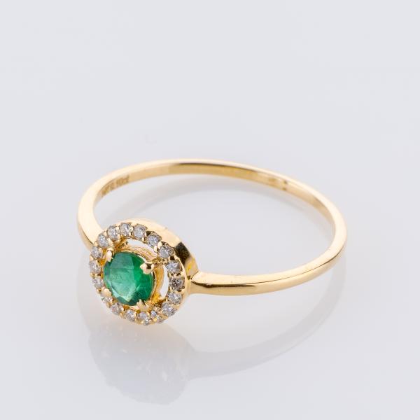 Ring aus 585er Gelbgold mit 0.25 ct Smaragd und 0.10 ct Brillanten