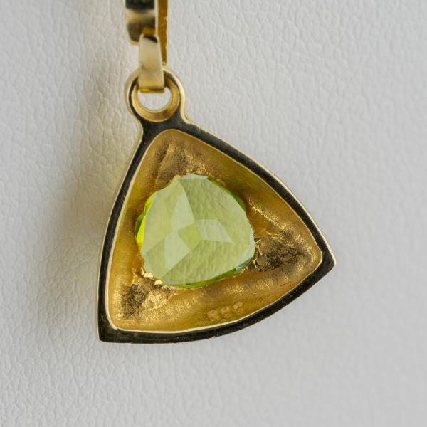 Anhänger aus 585er Gelbgold mit 1.50ct Peridot