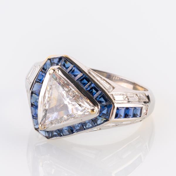 Ring (750er Gold) mit 2.33ct Brillanten und 0.50ct Saphiren